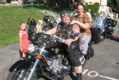 Valašští motorkáři přivezli dětem finanční dar