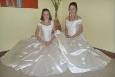 Miss 2011: Promenáda ve svatebních šatech 